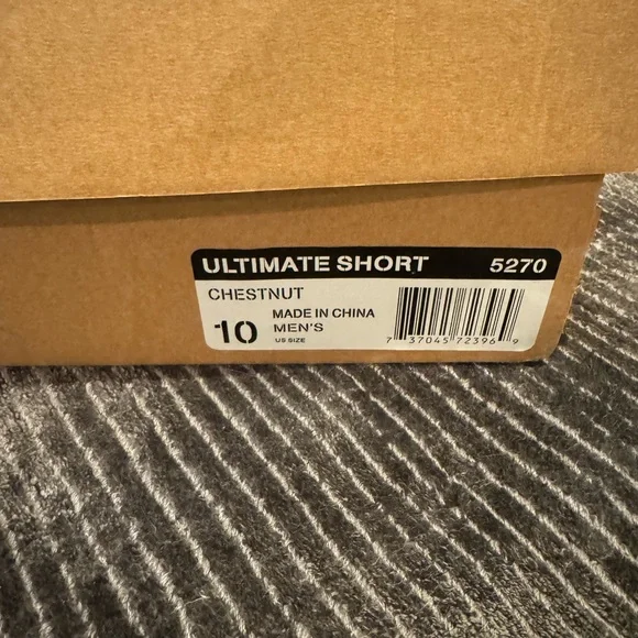 UGG unisex Chestnut Sheepskin Boots - Picture 8 of 10